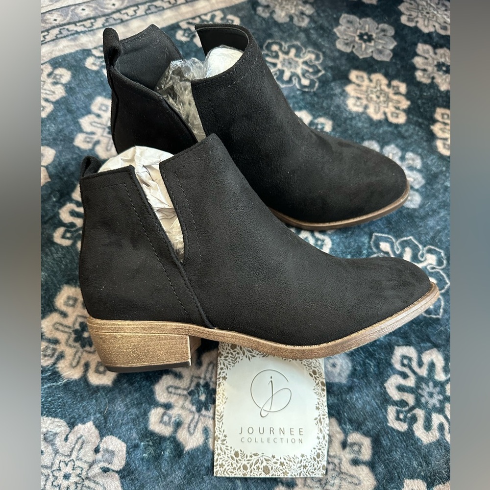 JOURNEE COLLECTION Womens Black Faux Wood Heel Rimi Slip On Shootie 7 NWOT